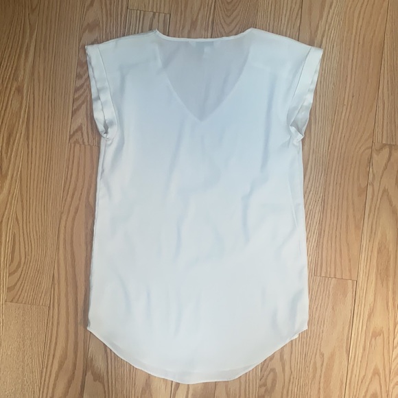 Express V-neck Tee - Picture 5 of 5